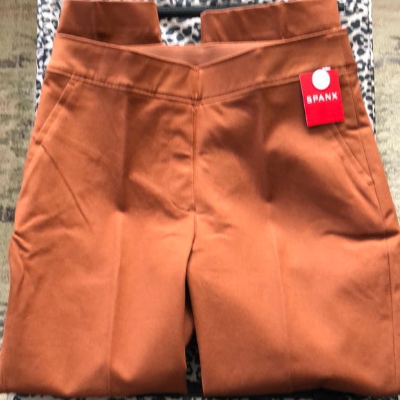 SPANX Pants - NWT SPANX Petite On The Go Ankle Slim Pants